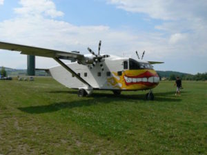 Letadlo Skyvan na letišti v Klatovech